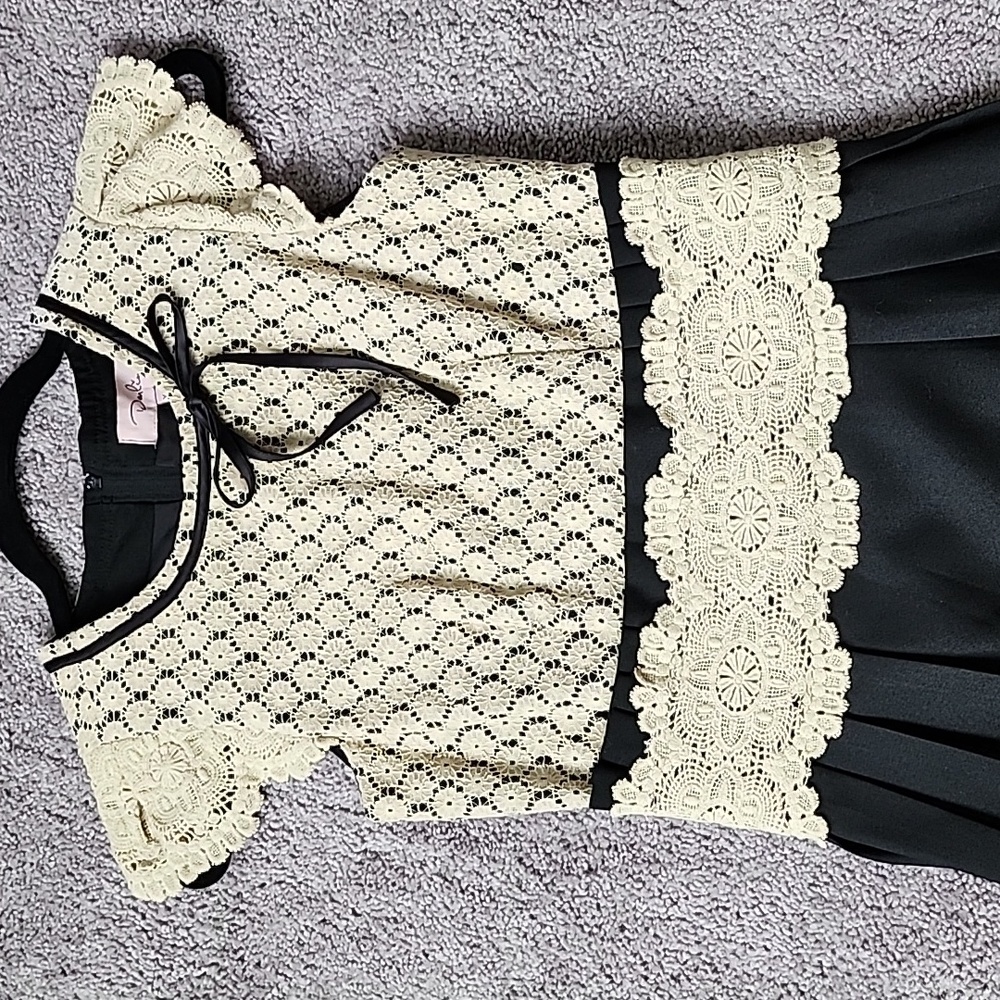 Darling lace dress XS.
